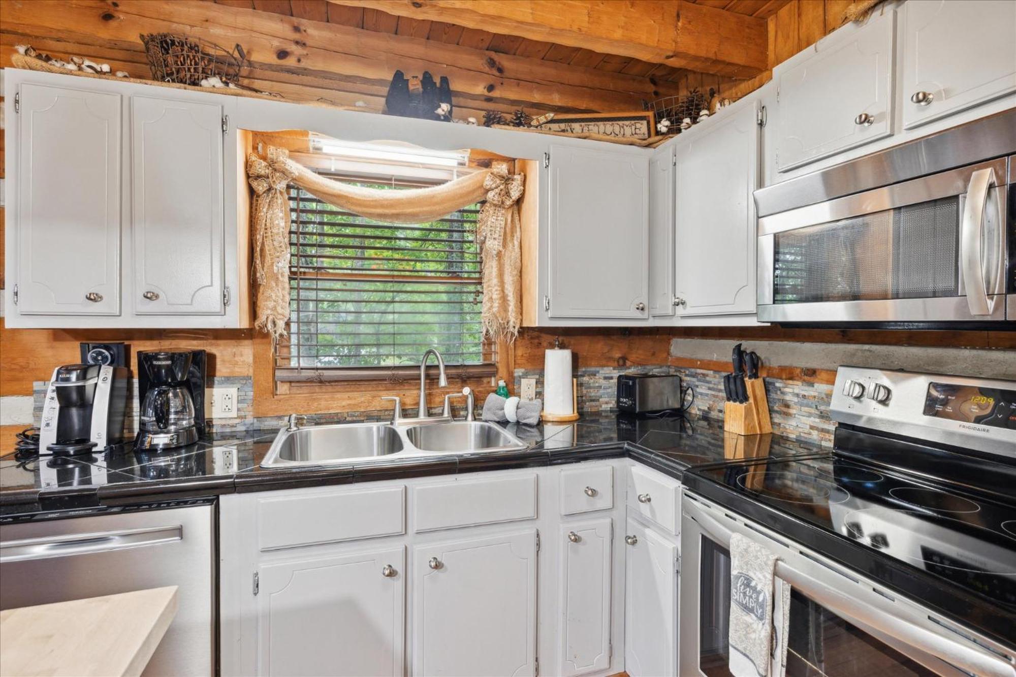 A Charming Cabin, Pool, Firepit, Hot Tub-Jacuzzi Gatlinburg Zewnętrze zdjęcie