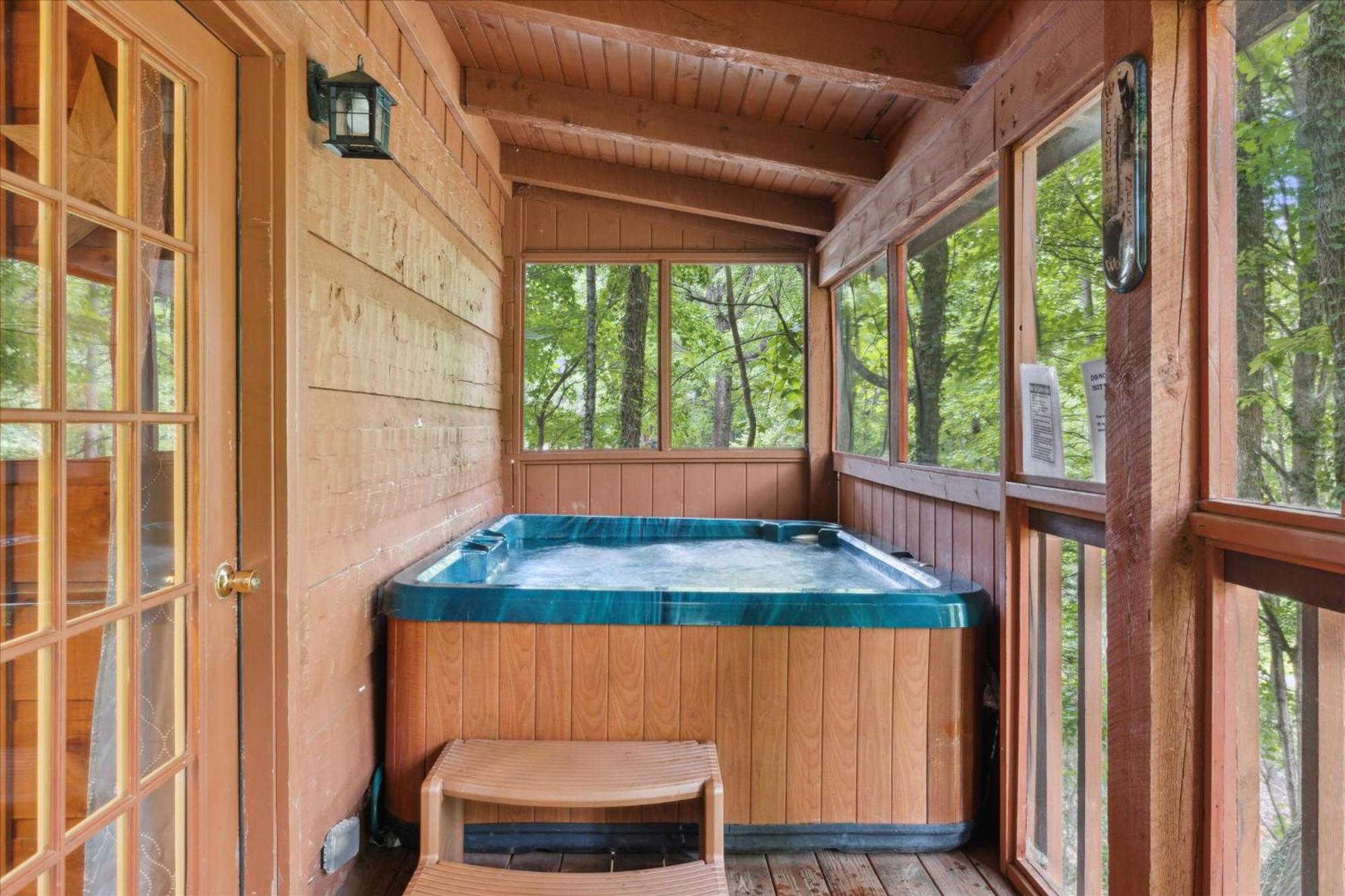 A Charming Cabin, Pool, Firepit, Hot Tub-Jacuzzi Gatlinburg Zewnętrze zdjęcie