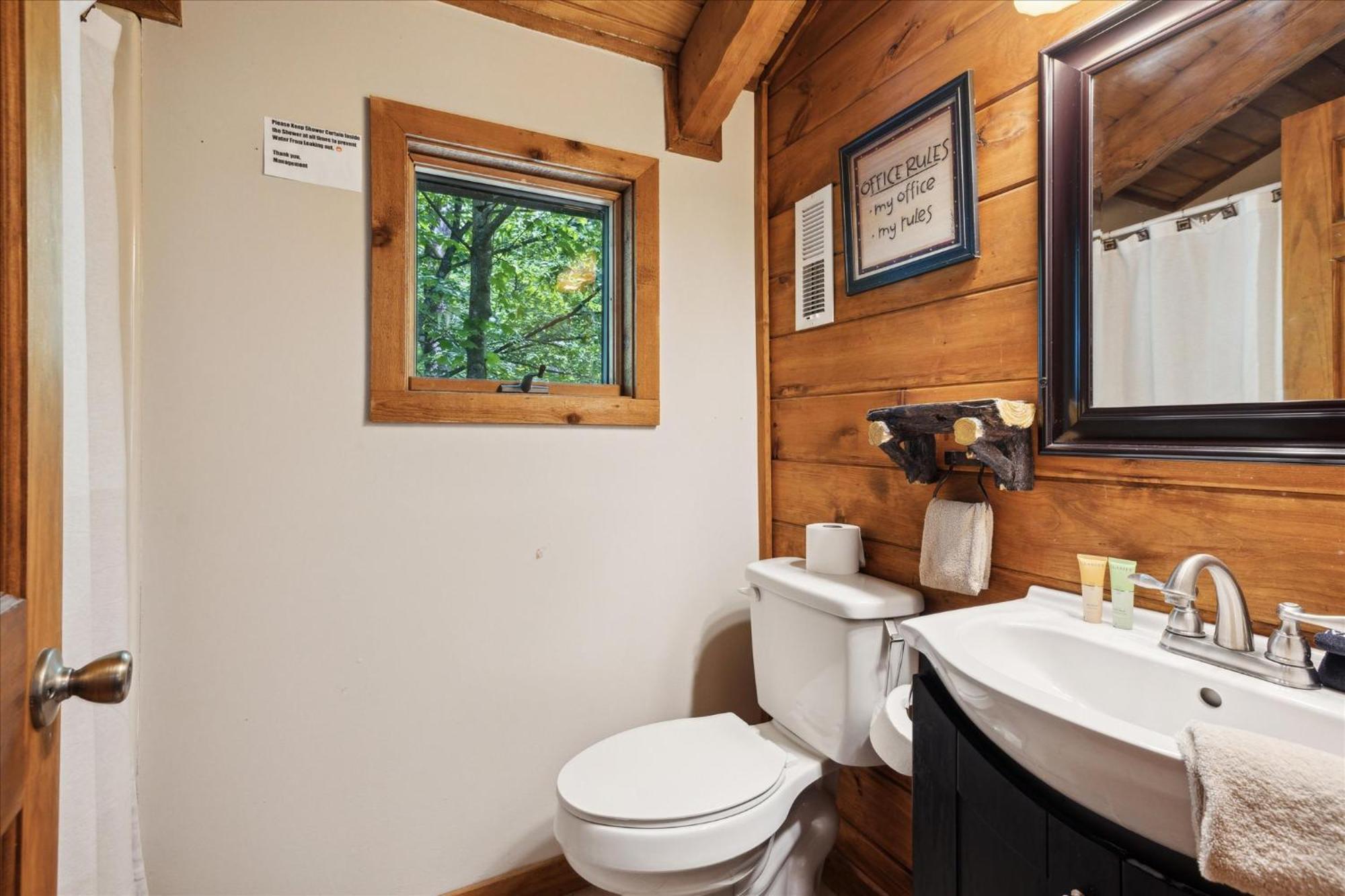 A Charming Cabin, Pool, Firepit, Hot Tub-Jacuzzi Gatlinburg Zewnętrze zdjęcie