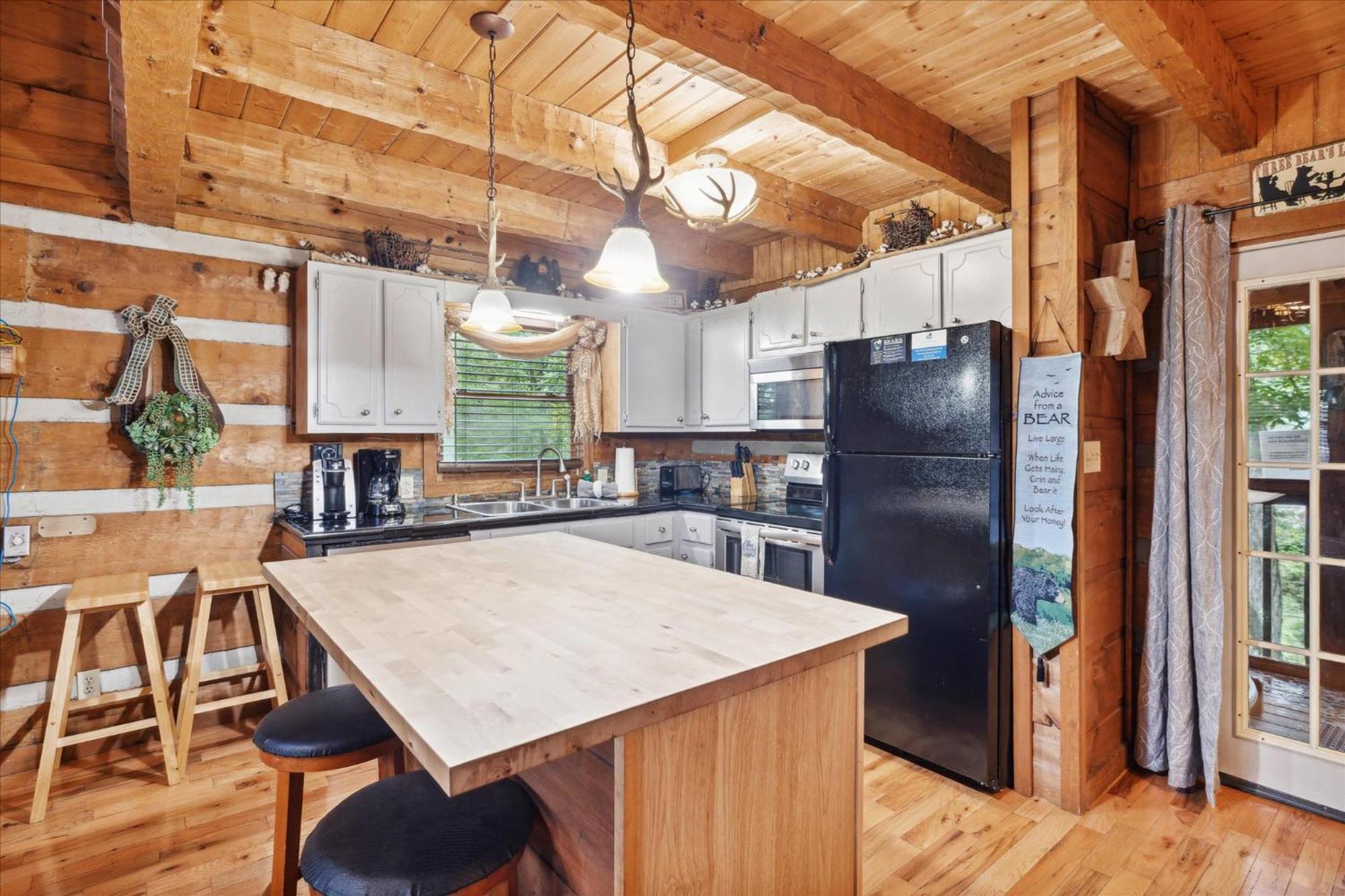 A Charming Cabin, Pool, Firepit, Hot Tub-Jacuzzi Gatlinburg Zewnętrze zdjęcie