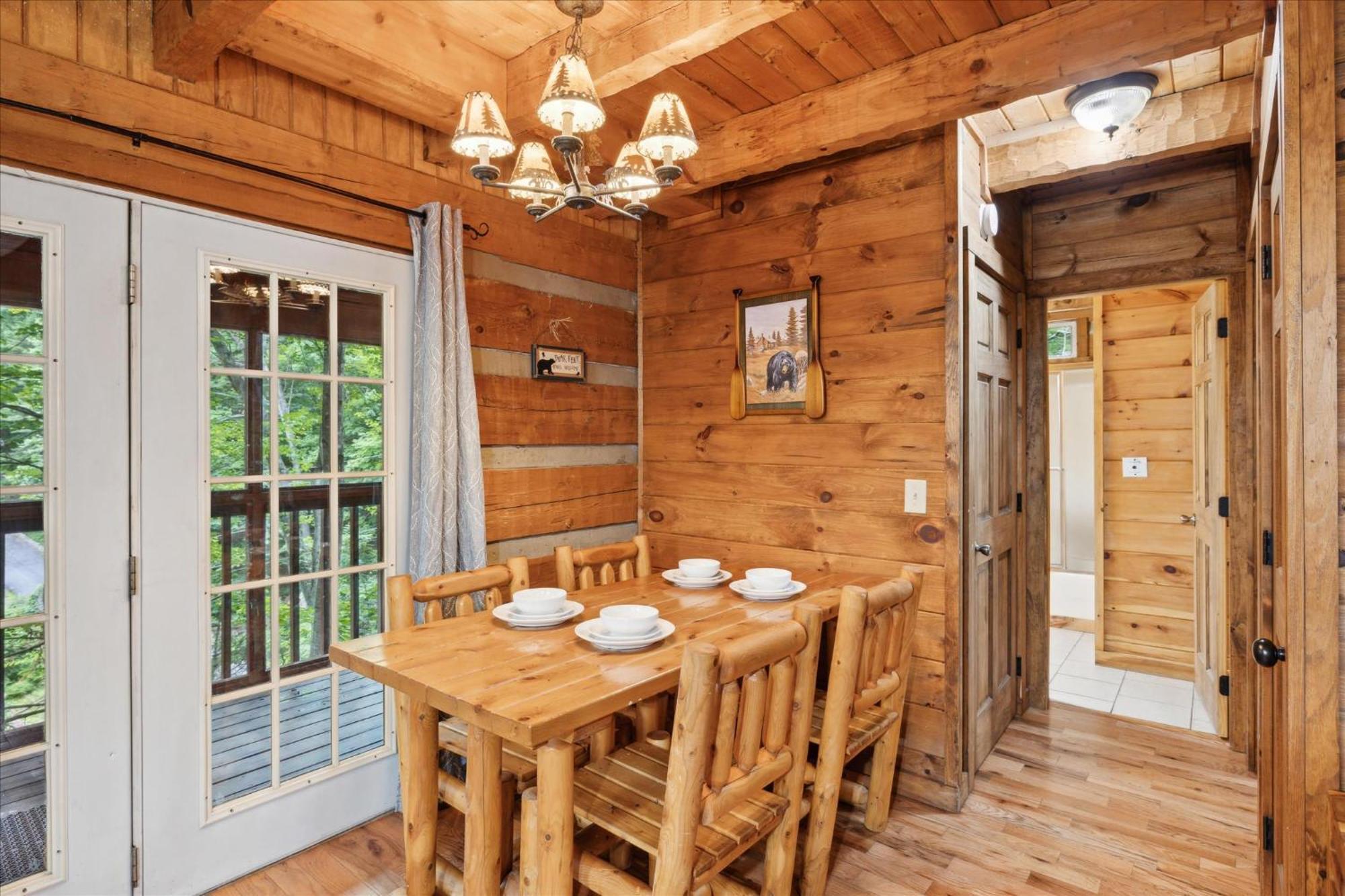 A Charming Cabin, Pool, Firepit, Hot Tub-Jacuzzi Gatlinburg Zewnętrze zdjęcie
