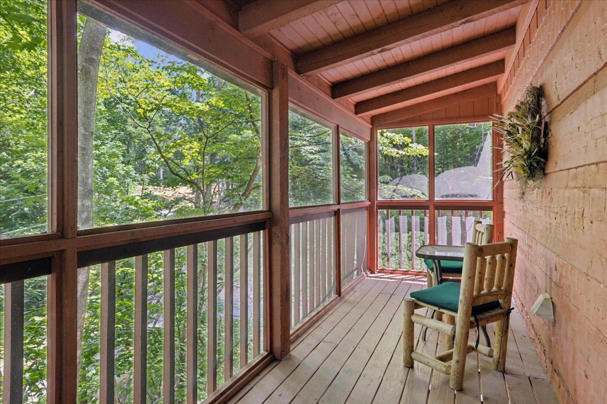 A Charming Cabin, Pool, Firepit, Hot Tub-Jacuzzi Gatlinburg Zewnętrze zdjęcie