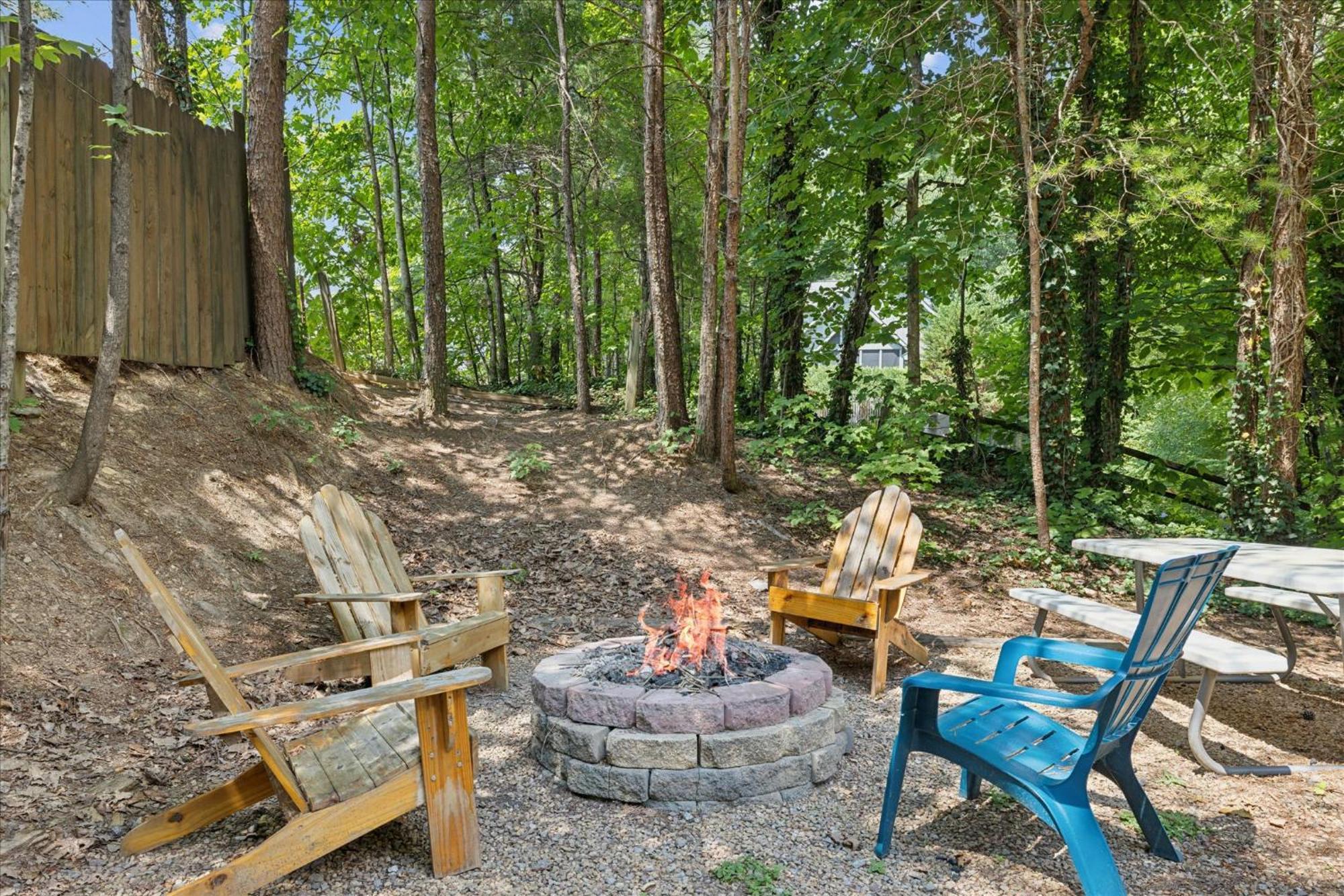 A Charming Cabin, Pool, Firepit, Hot Tub-Jacuzzi Gatlinburg Zewnętrze zdjęcie