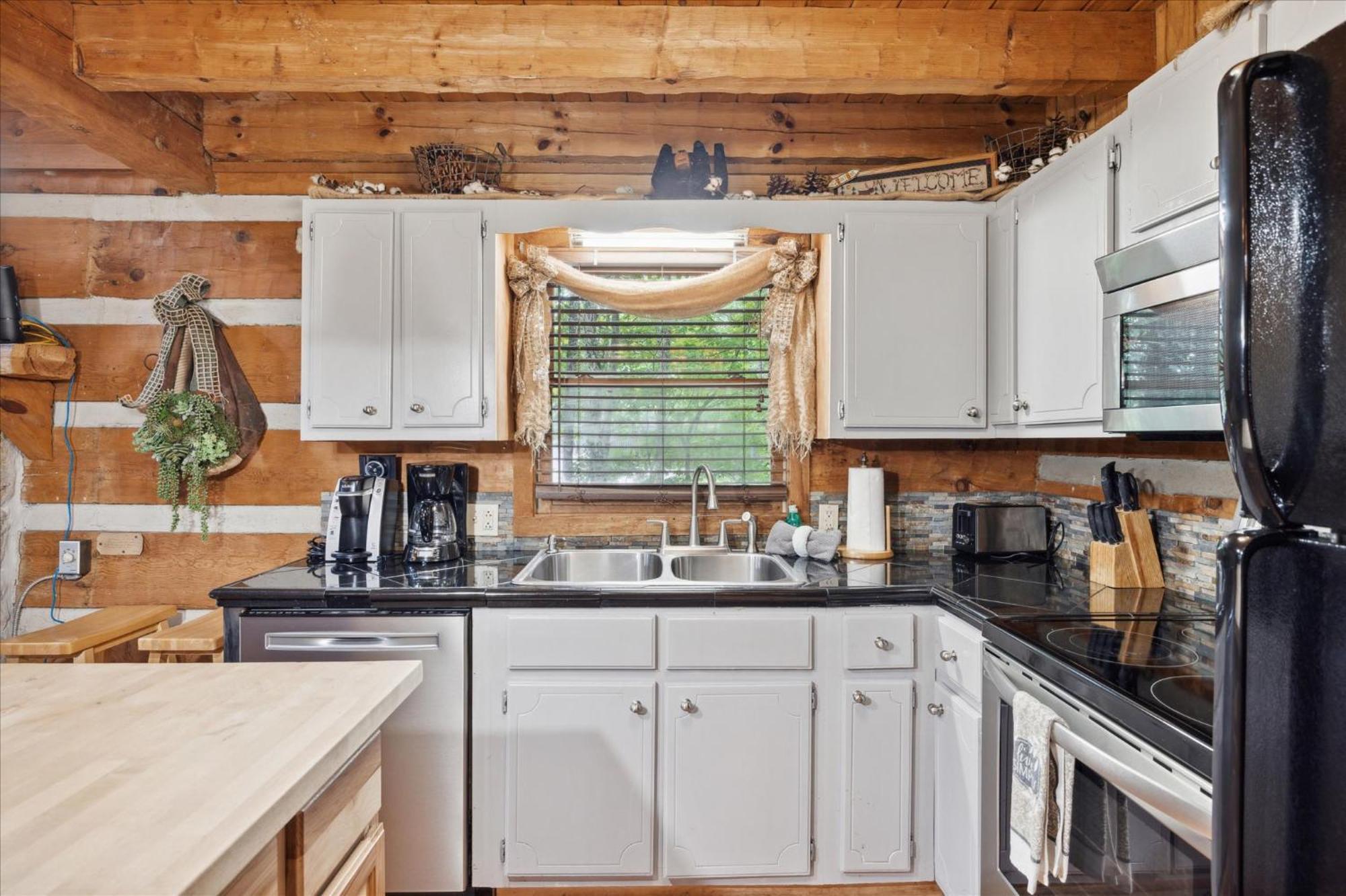 A Charming Cabin, Pool, Firepit, Hot Tub-Jacuzzi Gatlinburg Zewnętrze zdjęcie